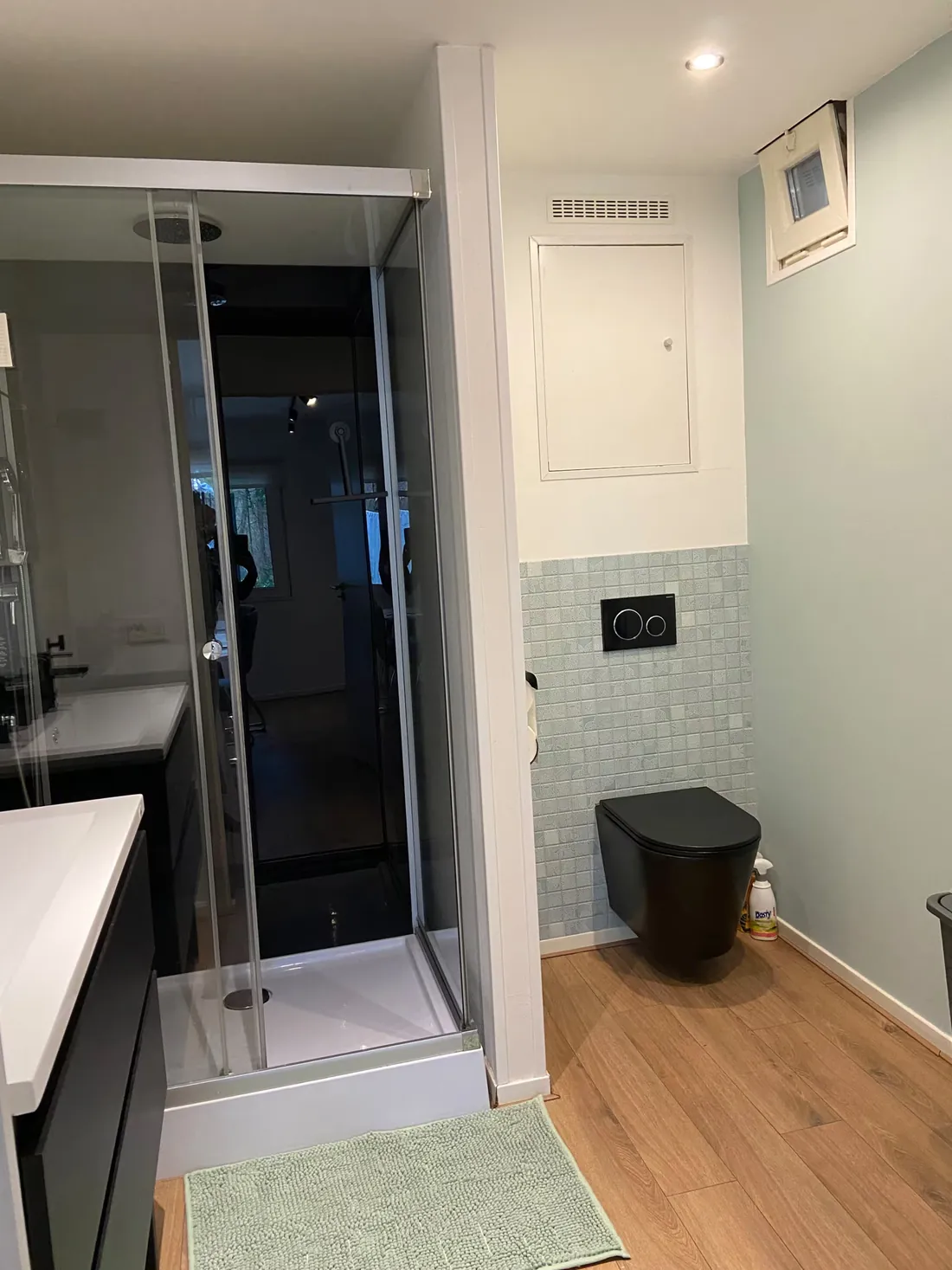 Badkamer met douche in Chalet Groenrust