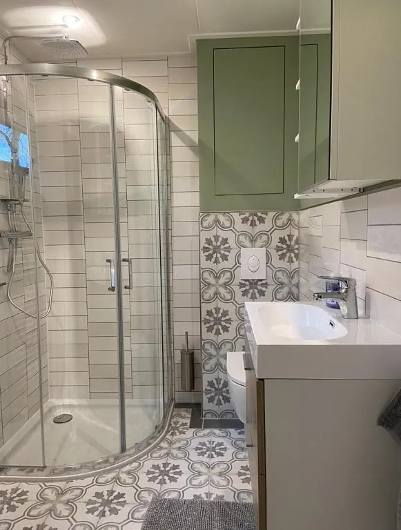 Badkamer met douche in Chalet Kolibrie